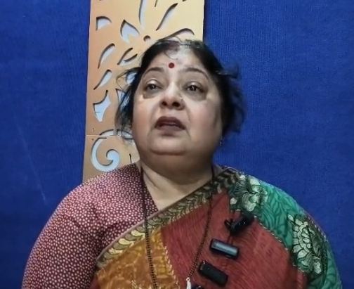 फोटो परिचय- जानकारी देते हुए प्रशासनिक प्रधानाचार्य कुसुम मोहन।