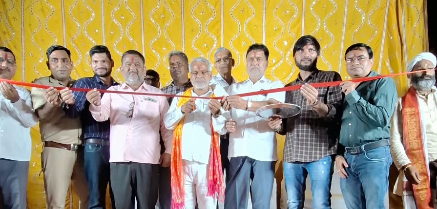 फोटो -रामलीला का उदघाटन करते चौधरी अर्जुन सिंह व भाजपा जिलाध्यक्ष प्रेम सिंह कुशवाहा