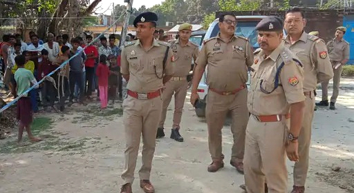 फोटो परिचय-मौके पर मौजूद एसपी सिटी व सीओ सिटी।