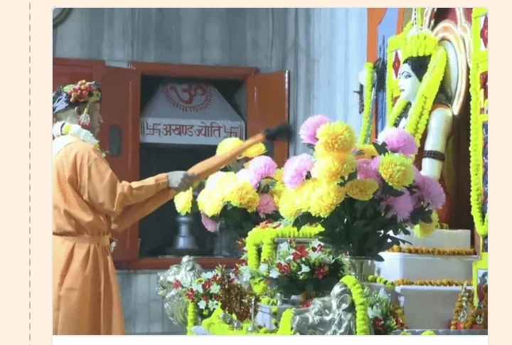 विजयादशमी पर गोरक्षपीठाधीश्वर ने किया महायोगी गोरखनाथ का विशिष्ट पूजन