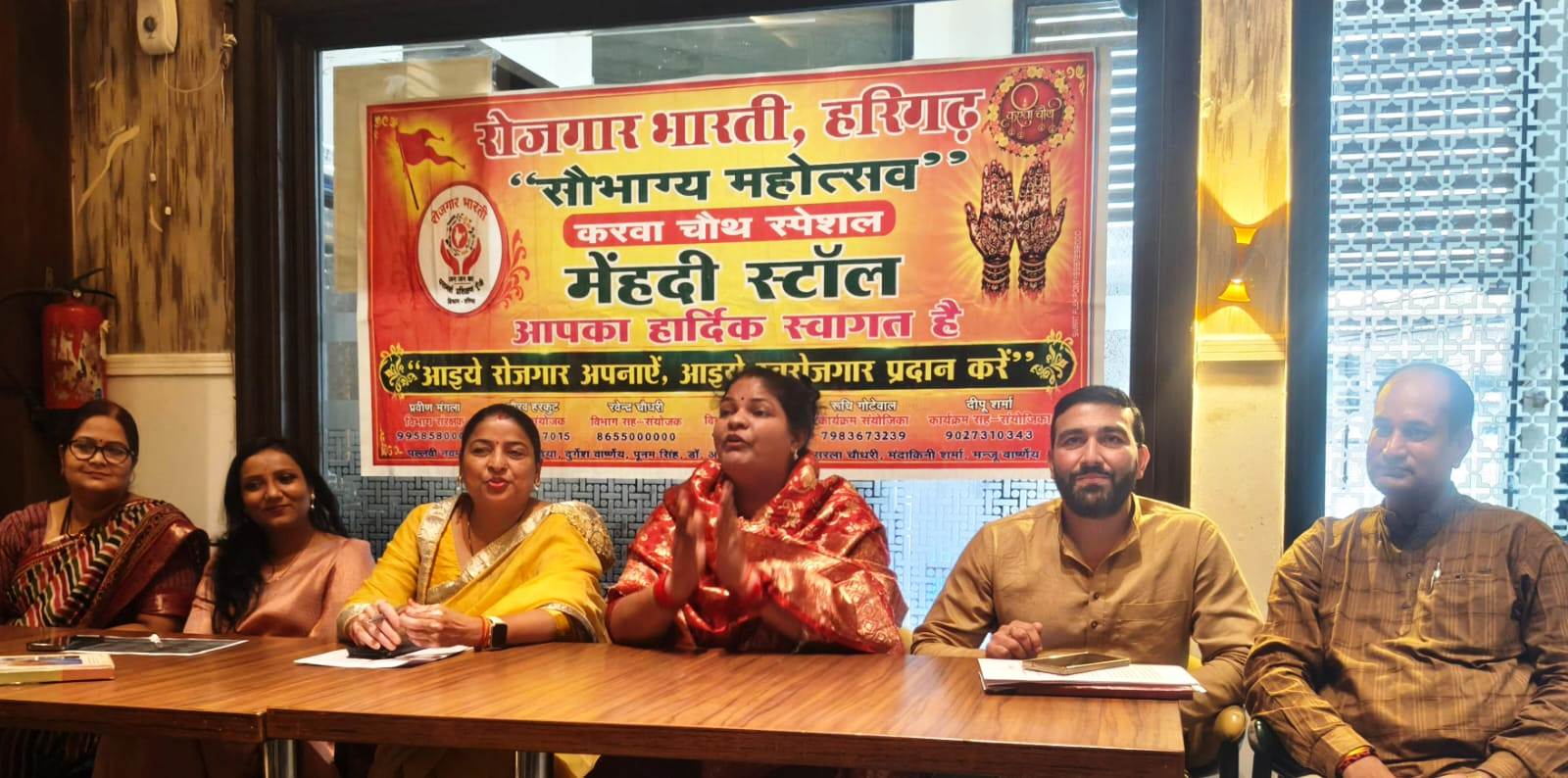 फोटो -प्रेस वार्ता में जानकारी देते विभाग संयोजक गौरव हरकुट, सह संयोजक रविंद्र चैधरी, कार्यक्रम संयोजक रुचि गोतेवाल और भारती सिसोदिया