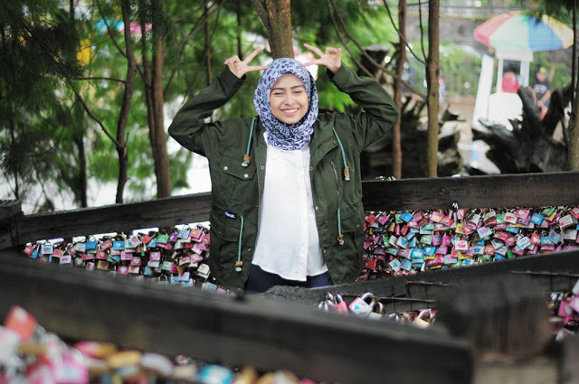 Spot Selfie Keren di Gembok Cinta Framhouse Lembang Bandung