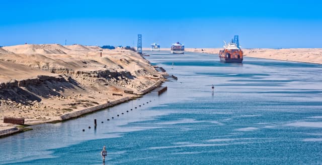 Trotz der Wiedereröffnung des Suezkanals sind mehrere Wochen mit Frachtunterbrechungen zu rechnen – Crane Worldwide Logistics