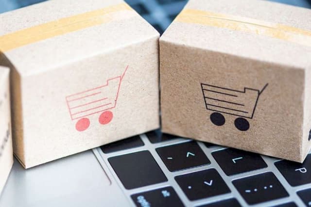 E-commerce Shipping operations representing Crane Worldwide Logistics service capabilities