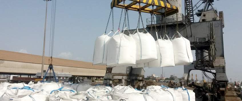 Fachkompetenz im Transport von Harnstoff in Big Bags – Crane Worldwide Logistics