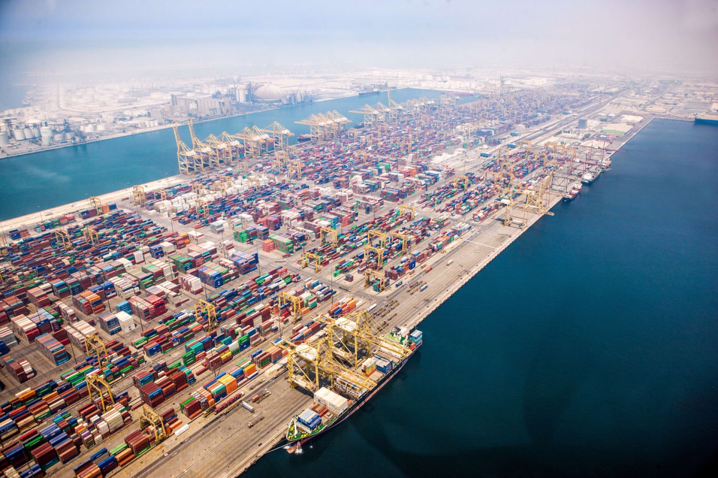 Avviso ai clienti: Aggiornamento sul mercato del trasporto merci negli Emirati Arabi Uniti — Crane Worldwide Logistics