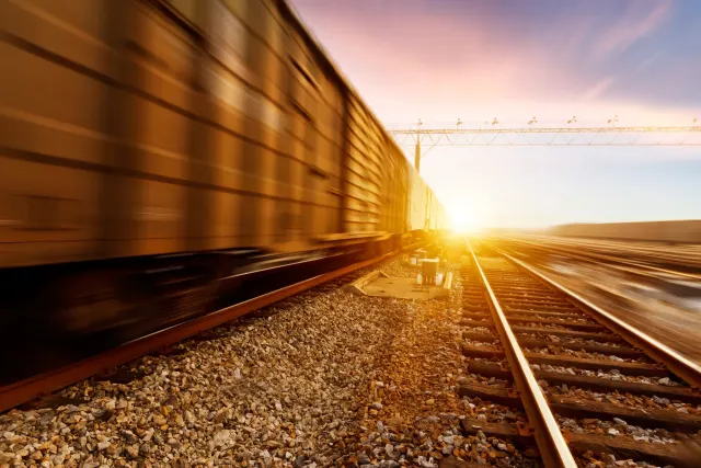 Bahngleise bei Sonnenuntergang