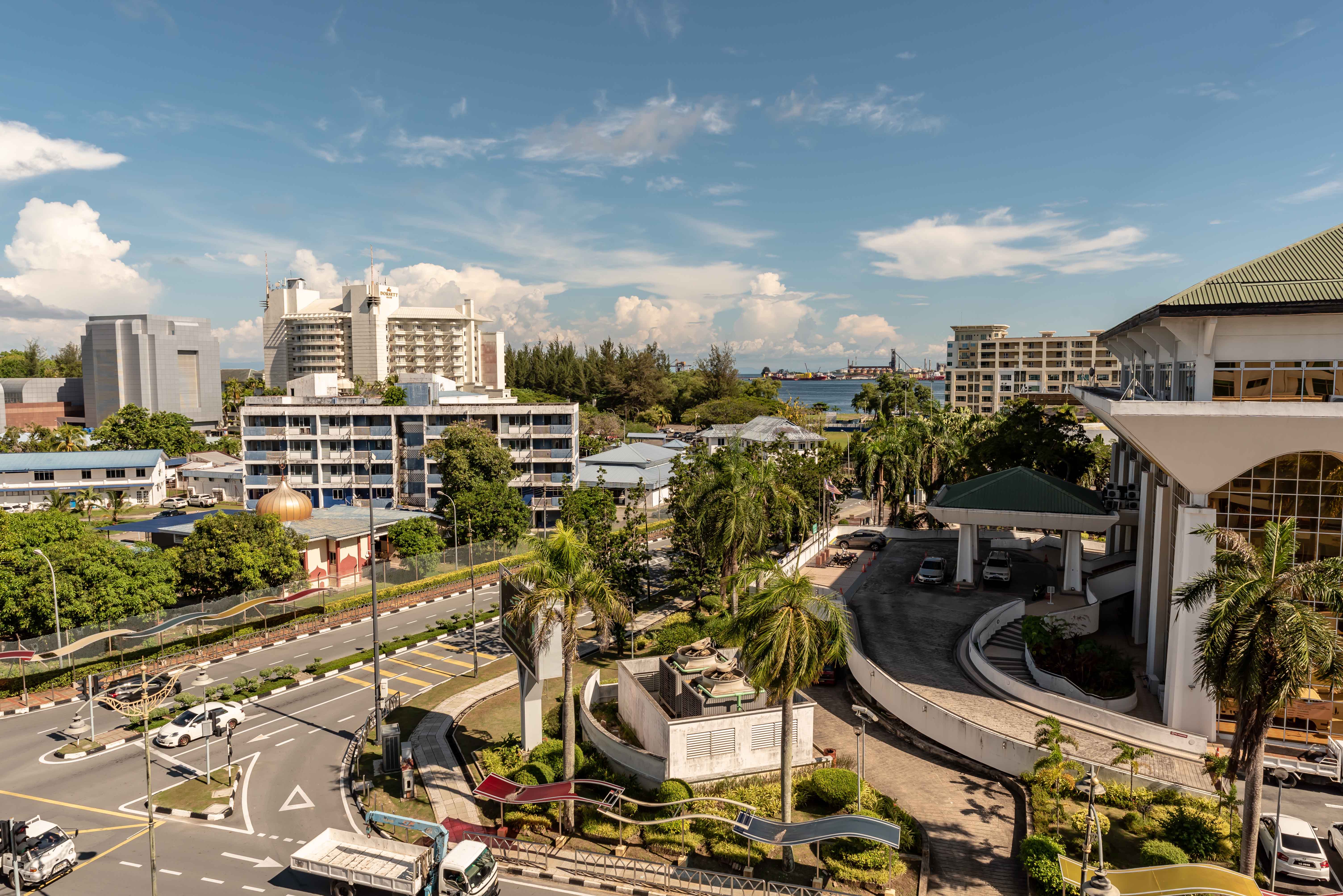 Skyline von Labuan, Malaysia und Logistiktor
