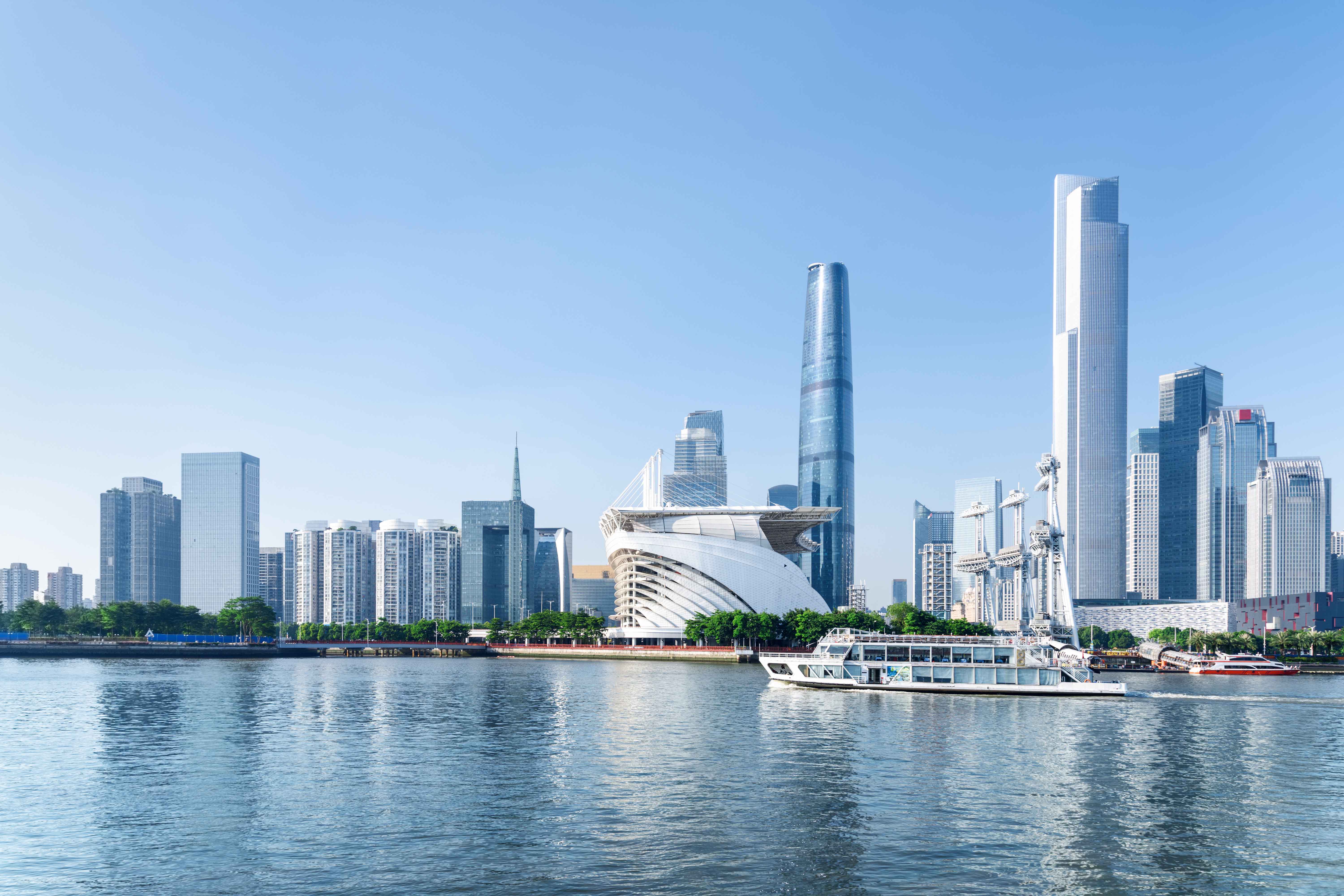 Guangzhou, República Popular China: horizonte urbano y puerta de entrada logística