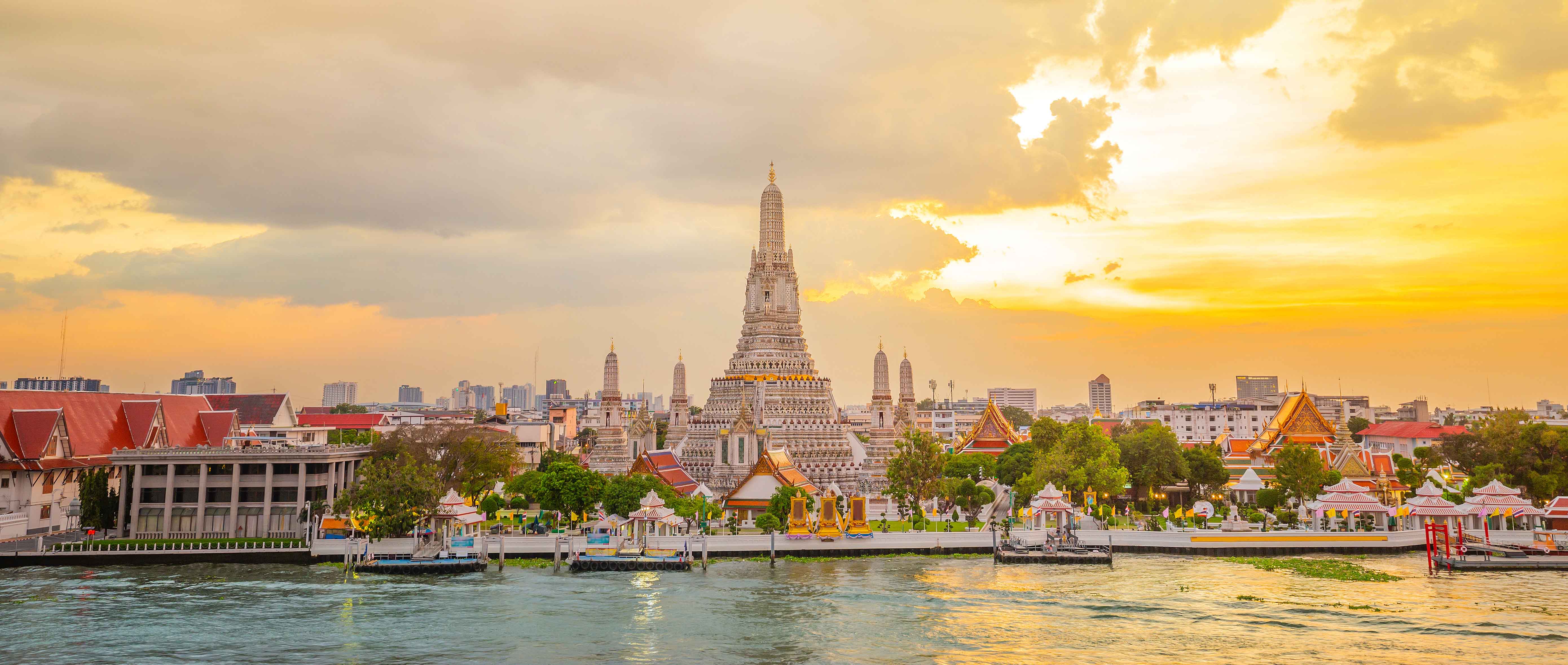 Bangkok, Tailandia: horizonte urbano y puerta de entrada logística.