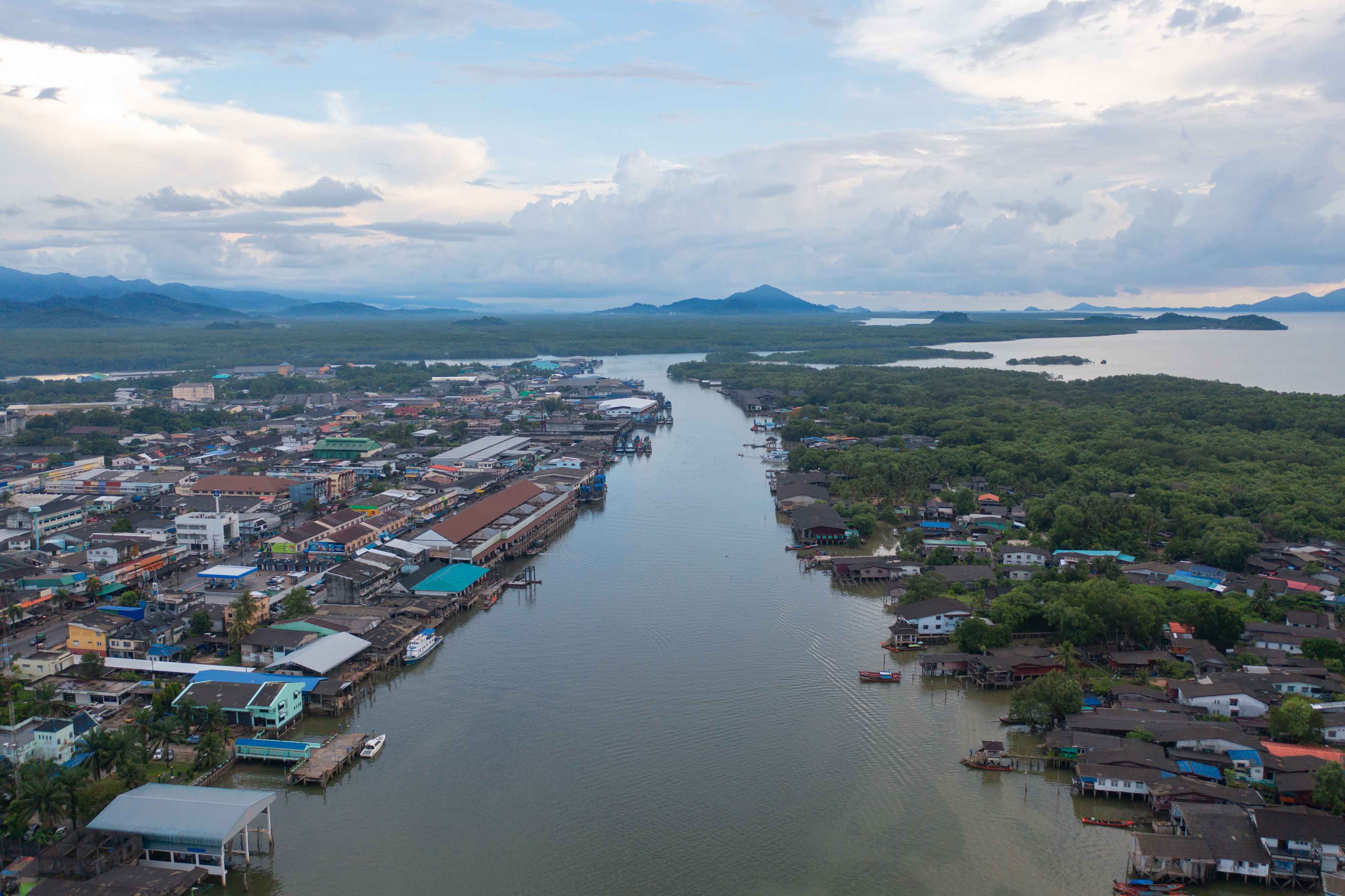 Ranong, skyline della Thailandia e snodo logistico