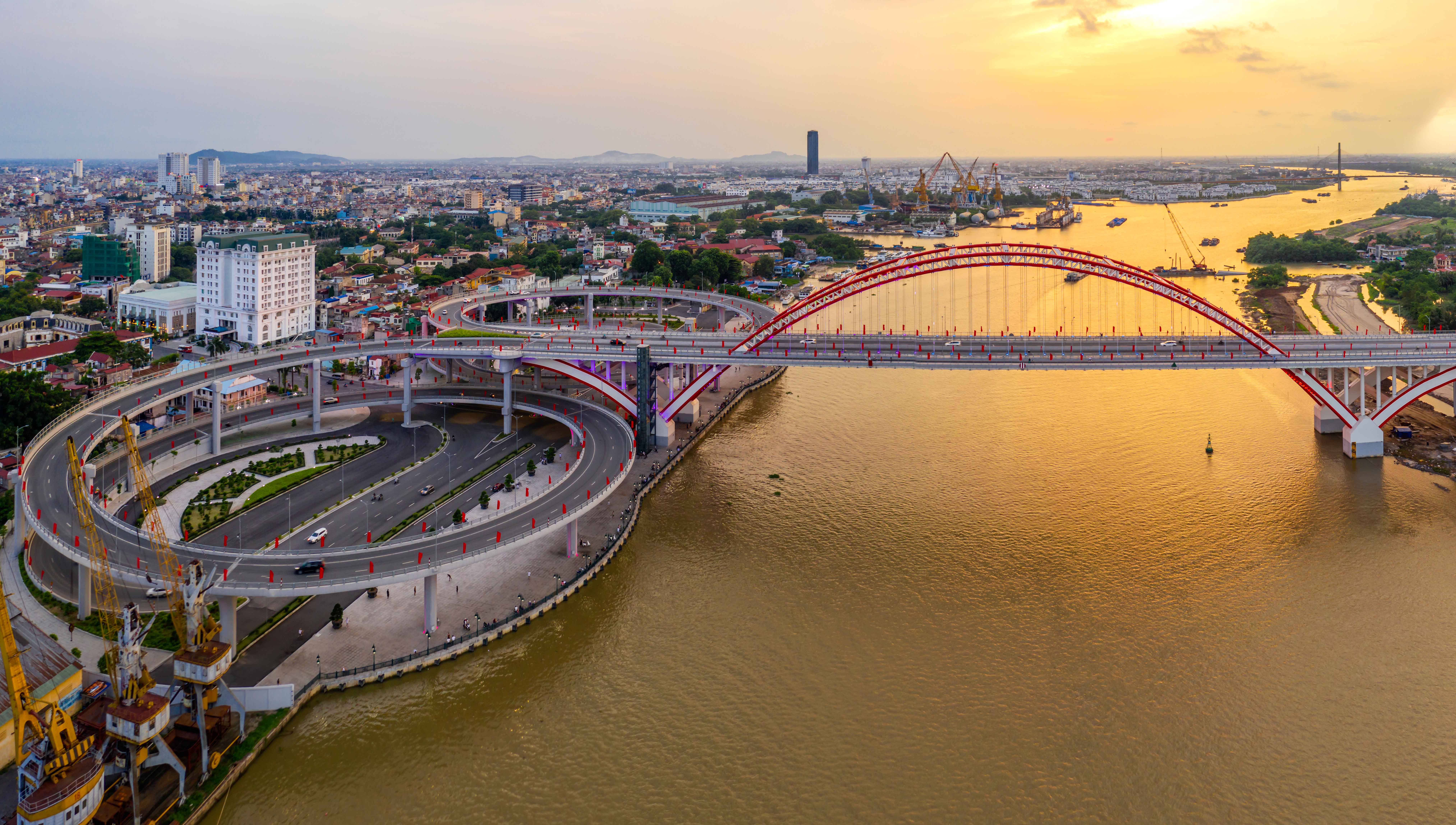 Hai Phong, Vietnams Skyline und Logistiktor