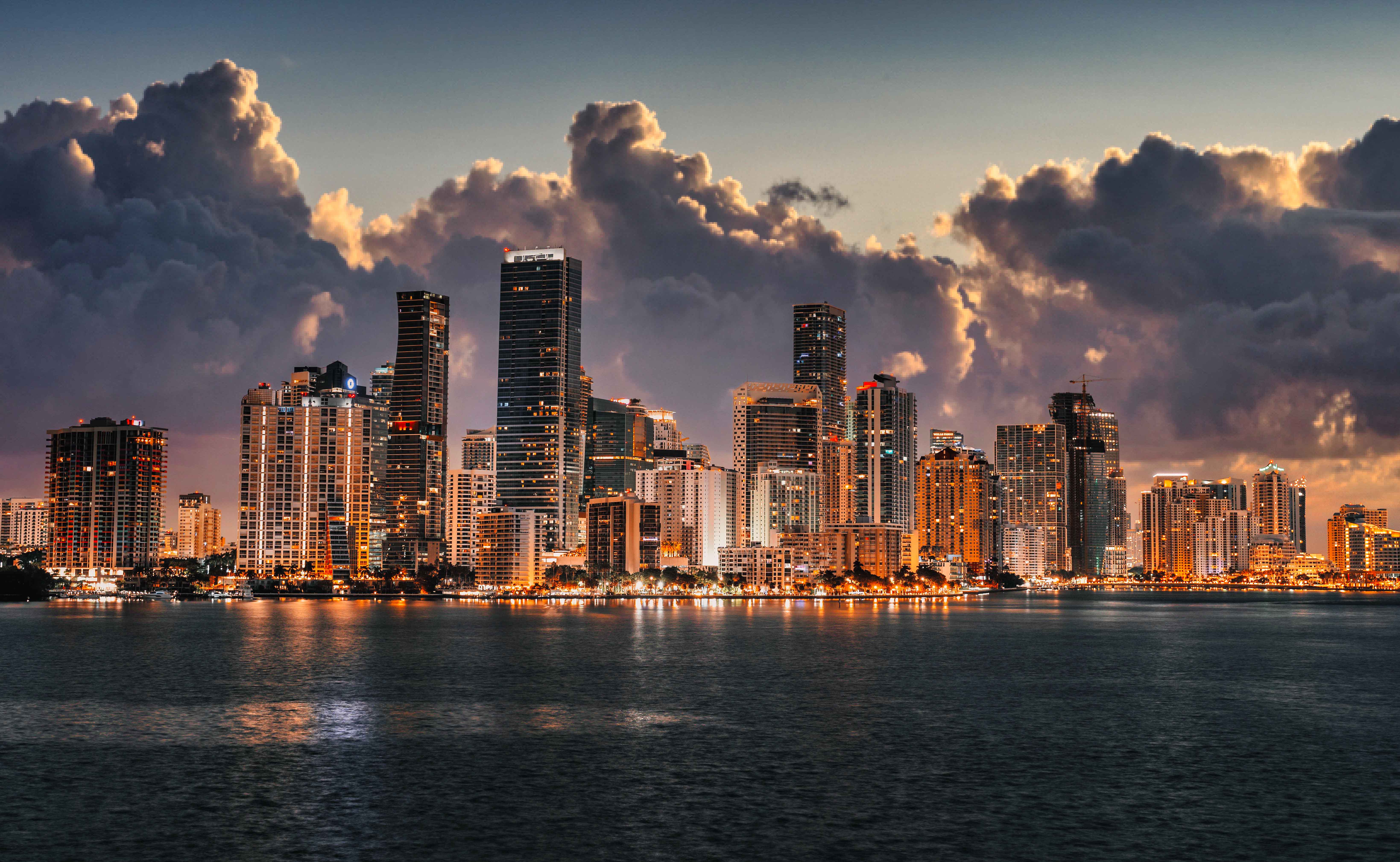 El horizonte de Miami, Estados Unidos, y su puerta de entrada a la logística