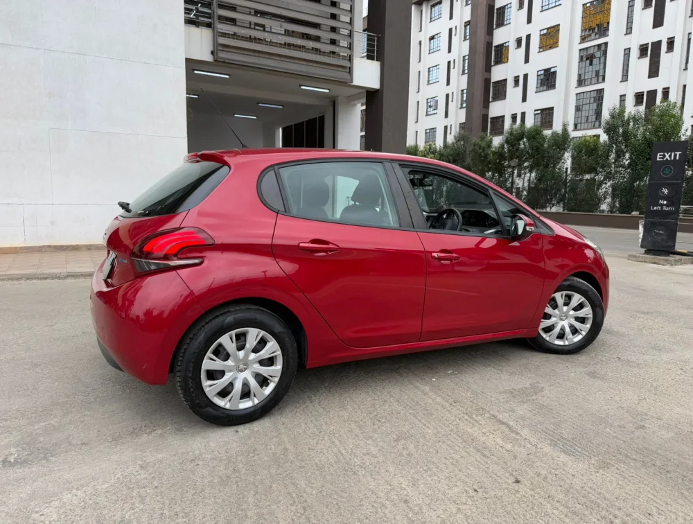 PEUGEOT 208 ALLURE MANUAL - PRG Motors Ltd