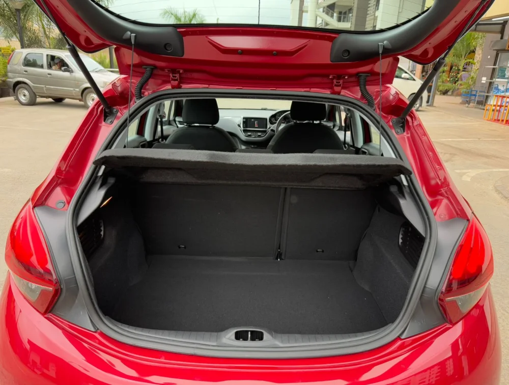 PEUGEOT 208 ALLURE MANUAL - PRG Motors Ltd