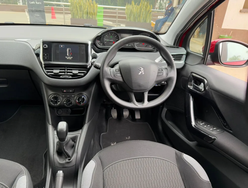 PEUGEOT 208 ALLURE MANUAL - PRG Motors Ltd