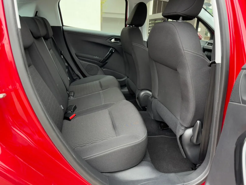 PEUGEOT 208 ALLURE MANUAL - PRG Motors Ltd