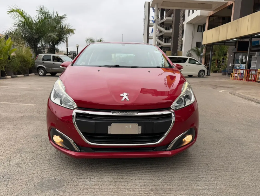 PEUGEOT 208 ALLURE MANUAL - PRG Motors Ltd