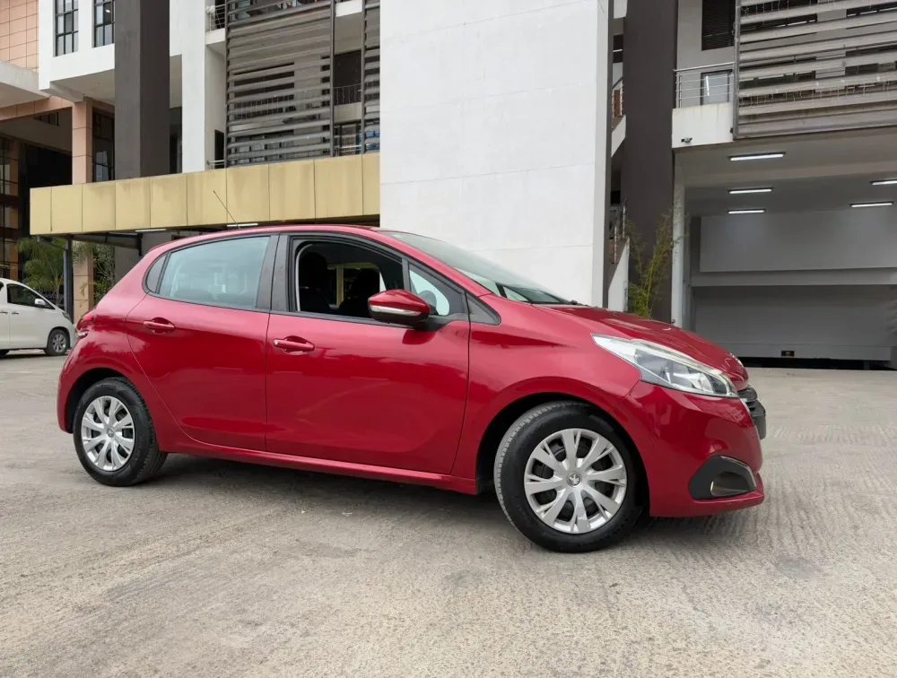 PEUGEOT 208 ALLURE MANUAL - PRG Motors Ltd