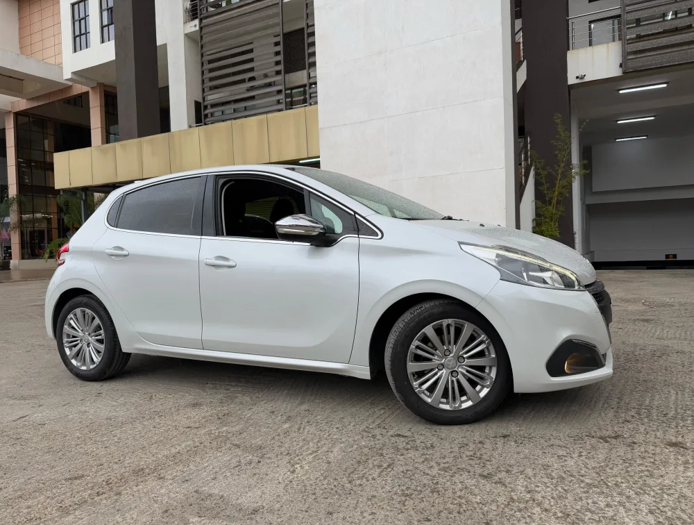 PEUGEOT 208 ALLURE - PRG Motors Ltd