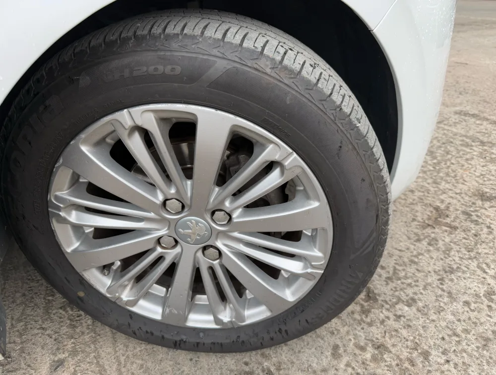 PEUGEOT 208 ALLURE - PRG Motors Ltd