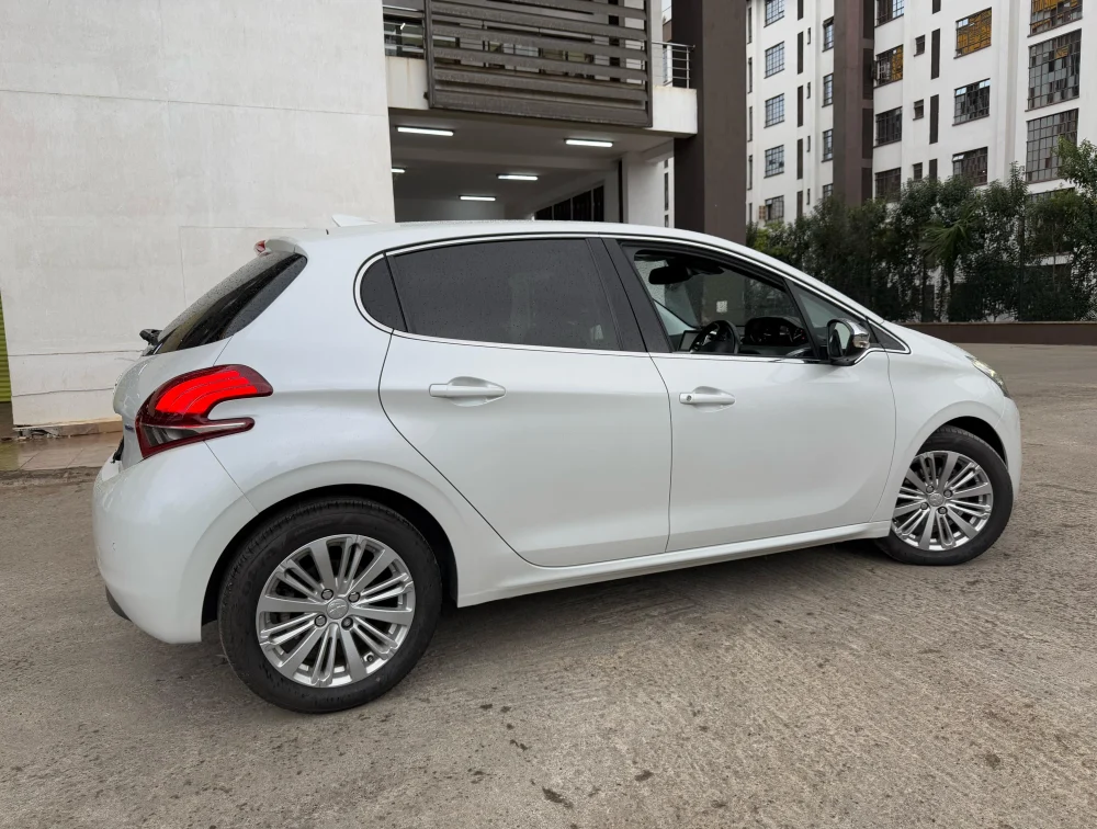 PEUGEOT 208 ALLURE - PRG Motors Ltd