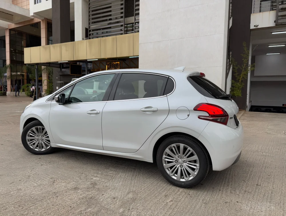PEUGEOT 208 ALLURE - PRG Motors Ltd
