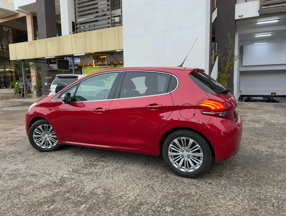 PEUGEOT 208 ALLURE - PRG Motors Ltd