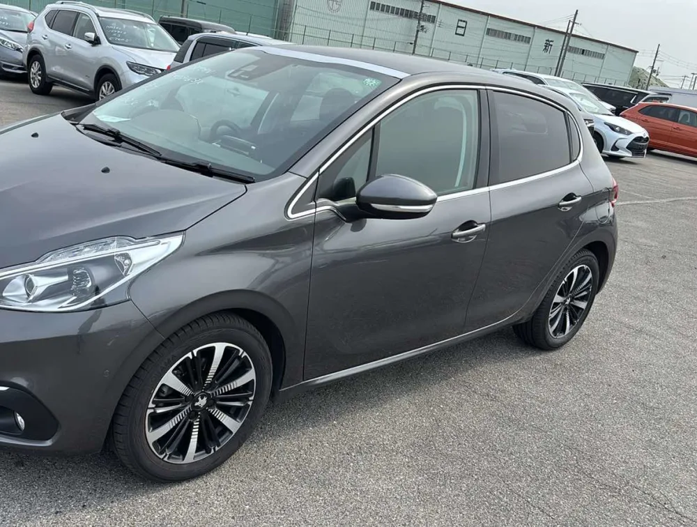 PEUGEOT 208 TECH EDITION MOONROOF - PRG Motors Ltd