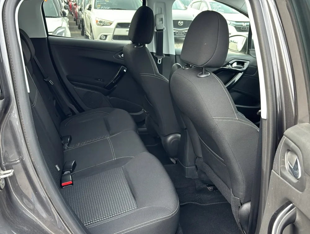 PEUGEOT 208 TECH EDITION MOONROOF - PRG Motors Ltd