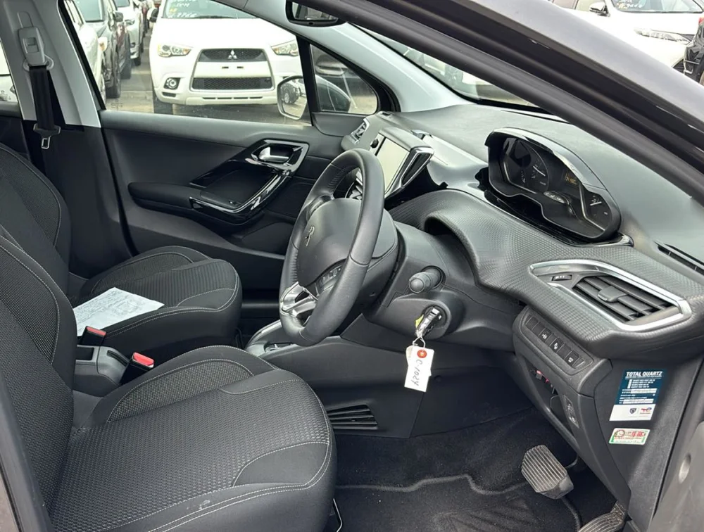 PEUGEOT 208 TECH EDITION MOONROOF - PRG Motors Ltd
