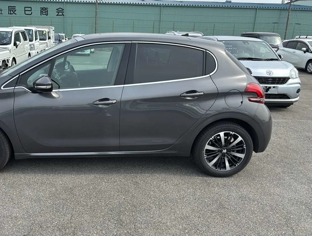 PEUGEOT 208 TECH EDITION MOONROOF - PRG Motors Ltd