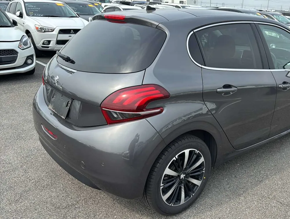 PEUGEOT 208 TECH EDITION MOONROOF - PRG Motors Ltd