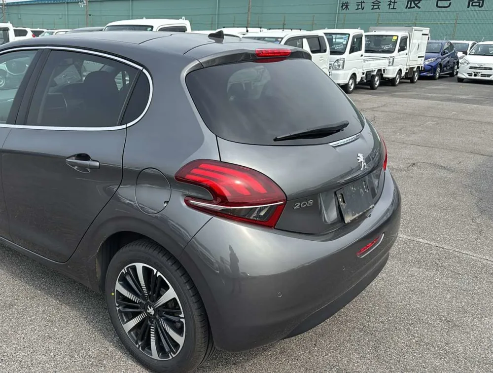 PEUGEOT 208 TECH EDITION MOONROOF - PRG Motors Ltd