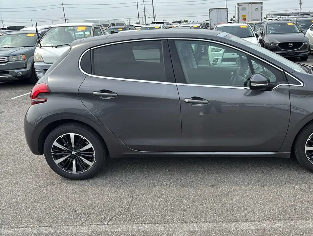 PEUGEOT 208 TECH EDITION MOONROOF - PRG Motors Ltd