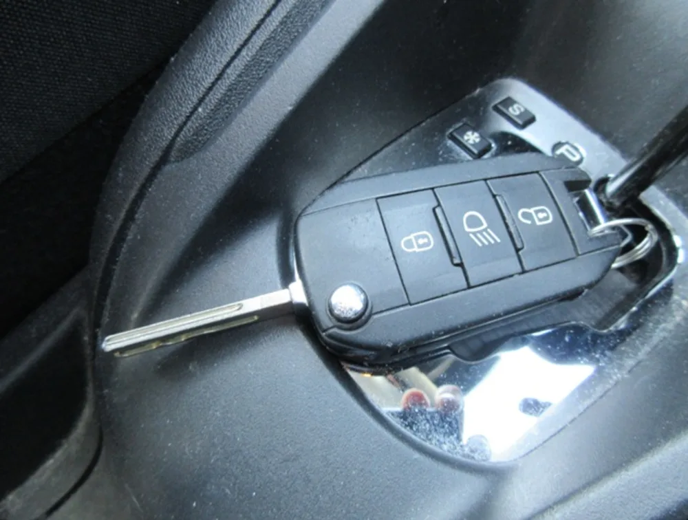 PEUGEOT 208 ALLURE - PRG Motors Ltd