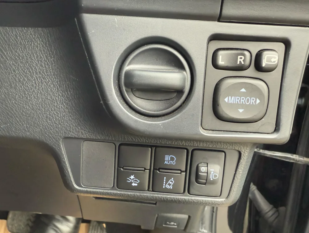 TOYOTA FIELDER HYBRID - PRG Motors Ltd