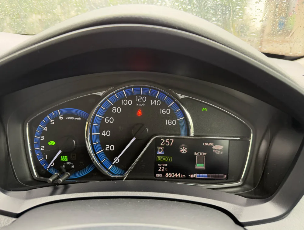 TOYOTA FIELDER HYBRID - PRG Motors Ltd