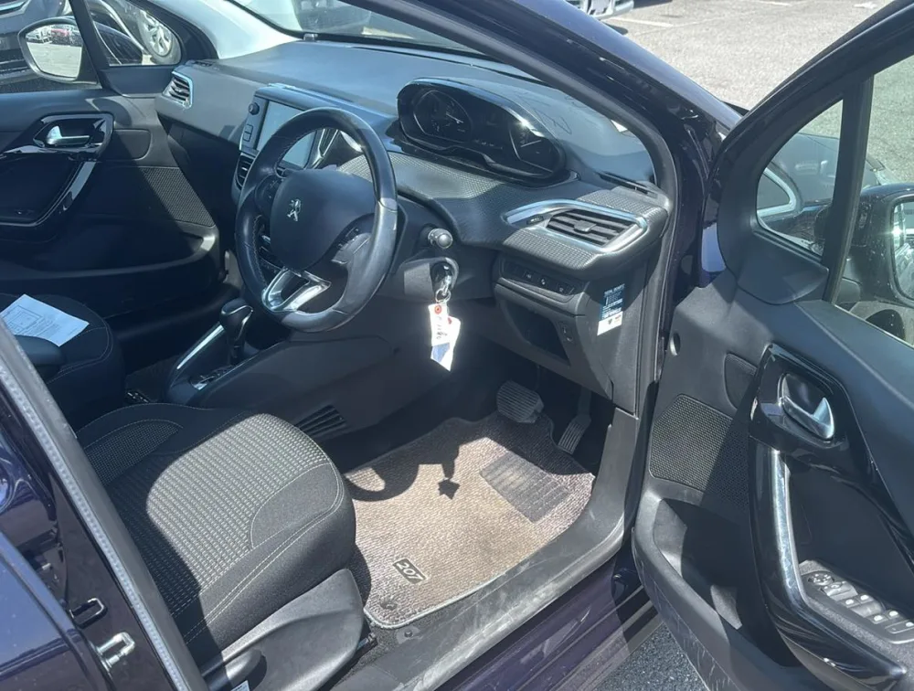 PEUGEOT 208 TECH EDITION MOONROOF - PRG Motors Ltd