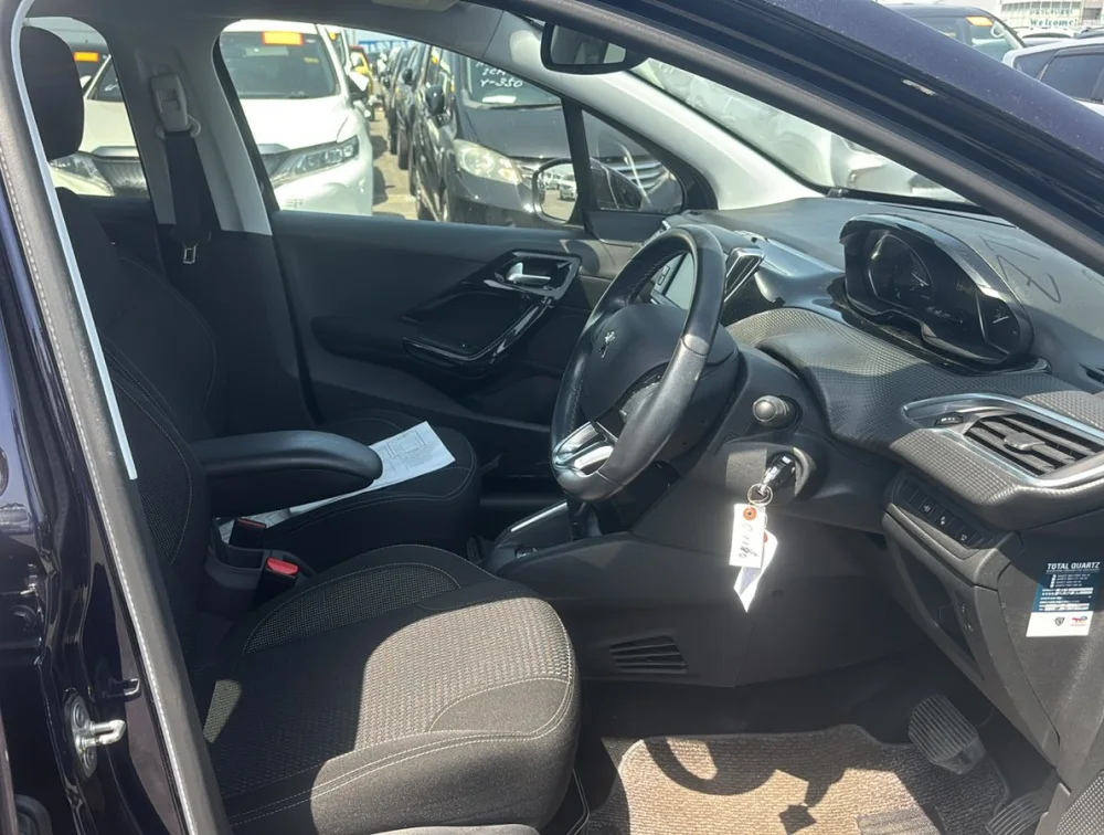 PEUGEOT 208 TECH EDITION MOONROOF - PRG Motors Ltd