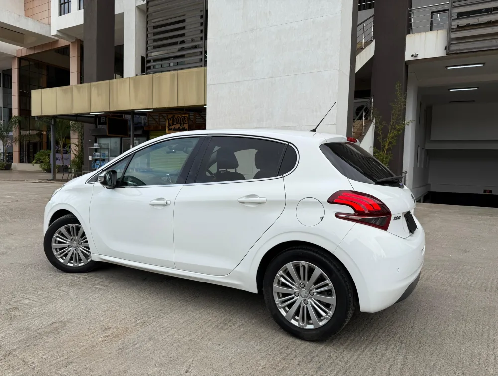 PEUGEOT 208 ALLURE - PRG Motors Ltd