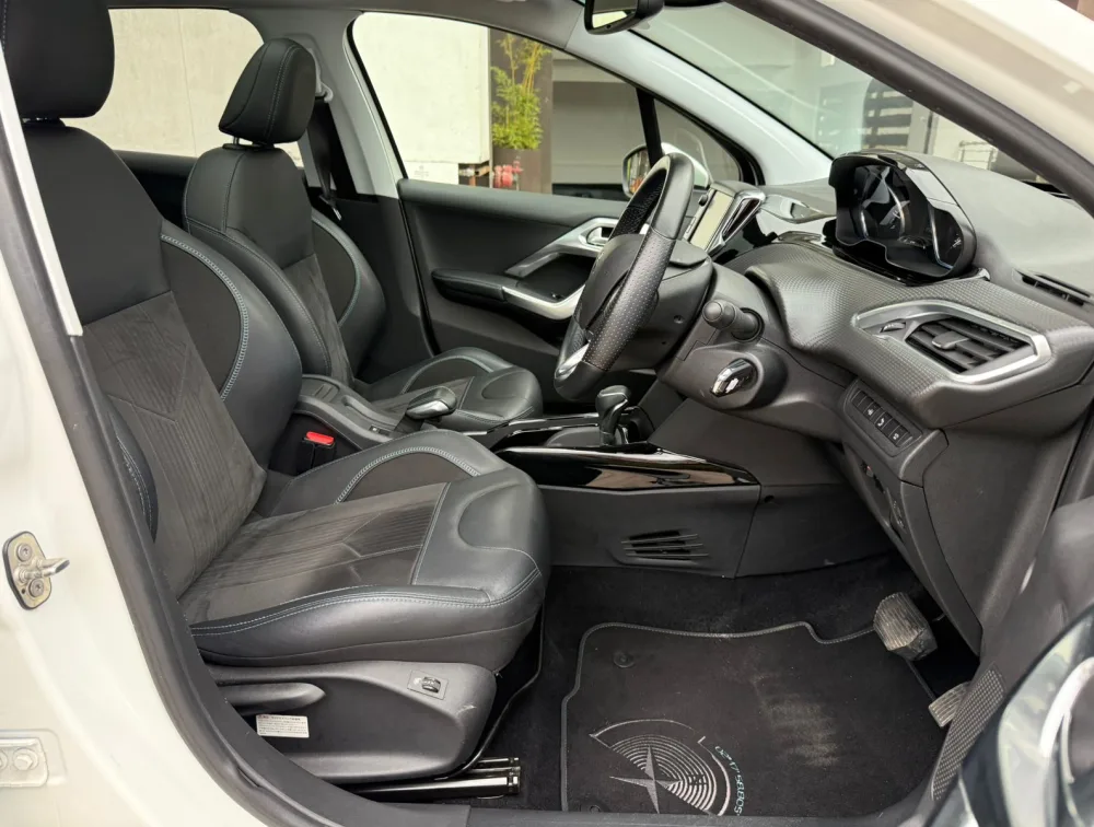 PEUGEOT 2008 CROSSCITY MOONROOF - PRG Motors Ltd
