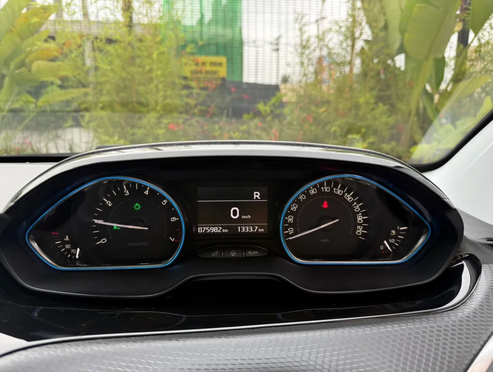 PEUGEOT 2008 CROSSCITY MOONROOF - PRG Motors Ltd