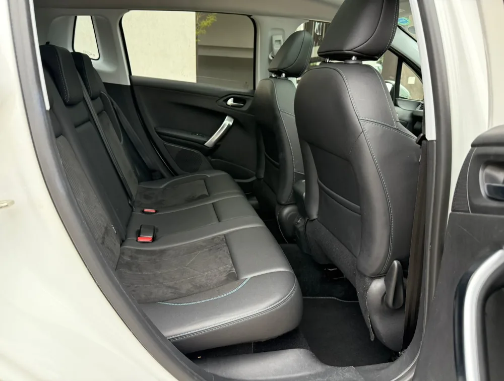 PEUGEOT 2008 CROSSCITY MOONROOF - PRG Motors Ltd