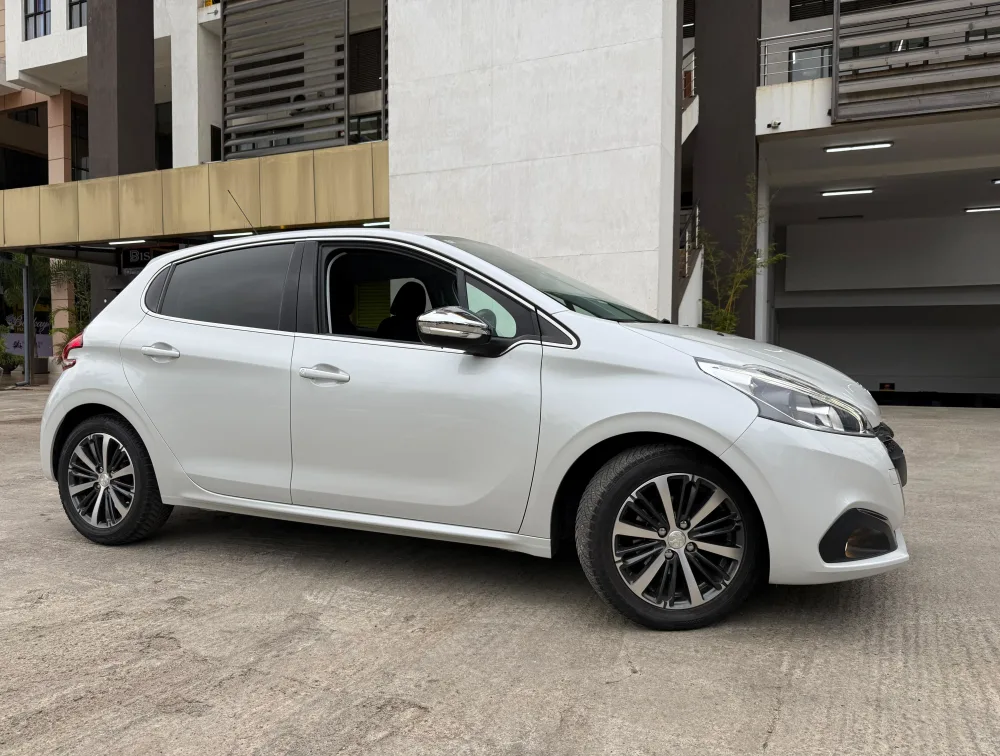 PEUGEOT 208 TECH EDITION LEATHER SEATS - PRG Motors Ltd