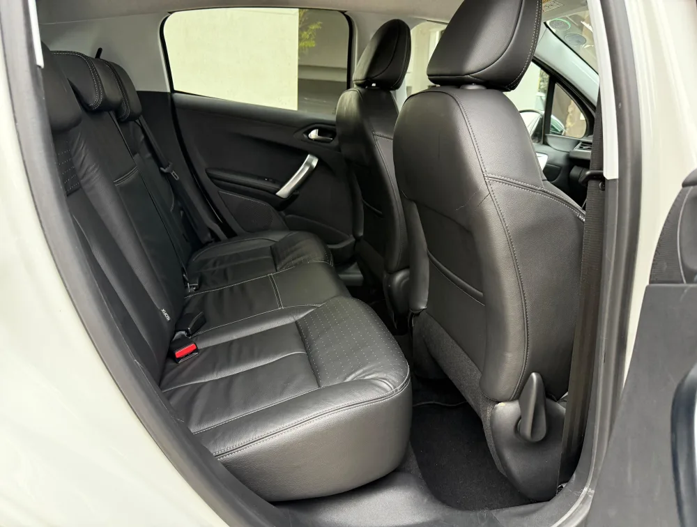 PEUGEOT 208 TECH EDITION LEATHER SEATS - PRG Motors Ltd