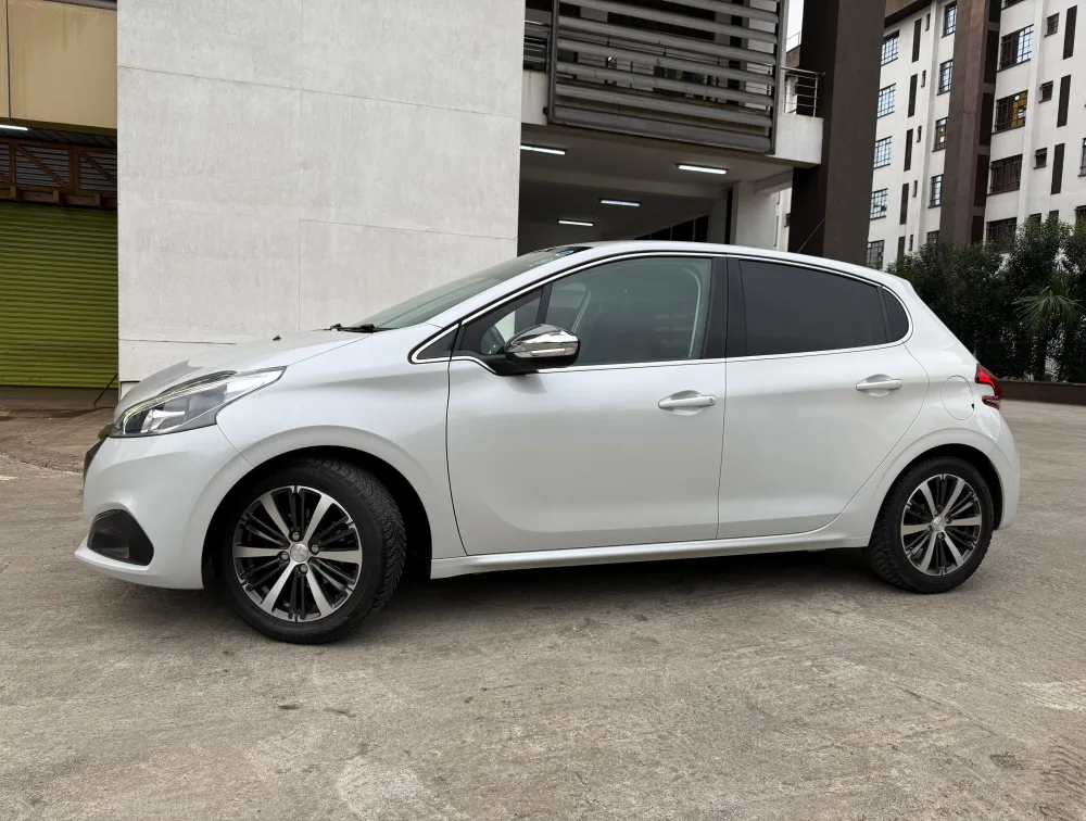 PEUGEOT 208 TECH EDITION LEATHER SEATS - PRG Motors Ltd