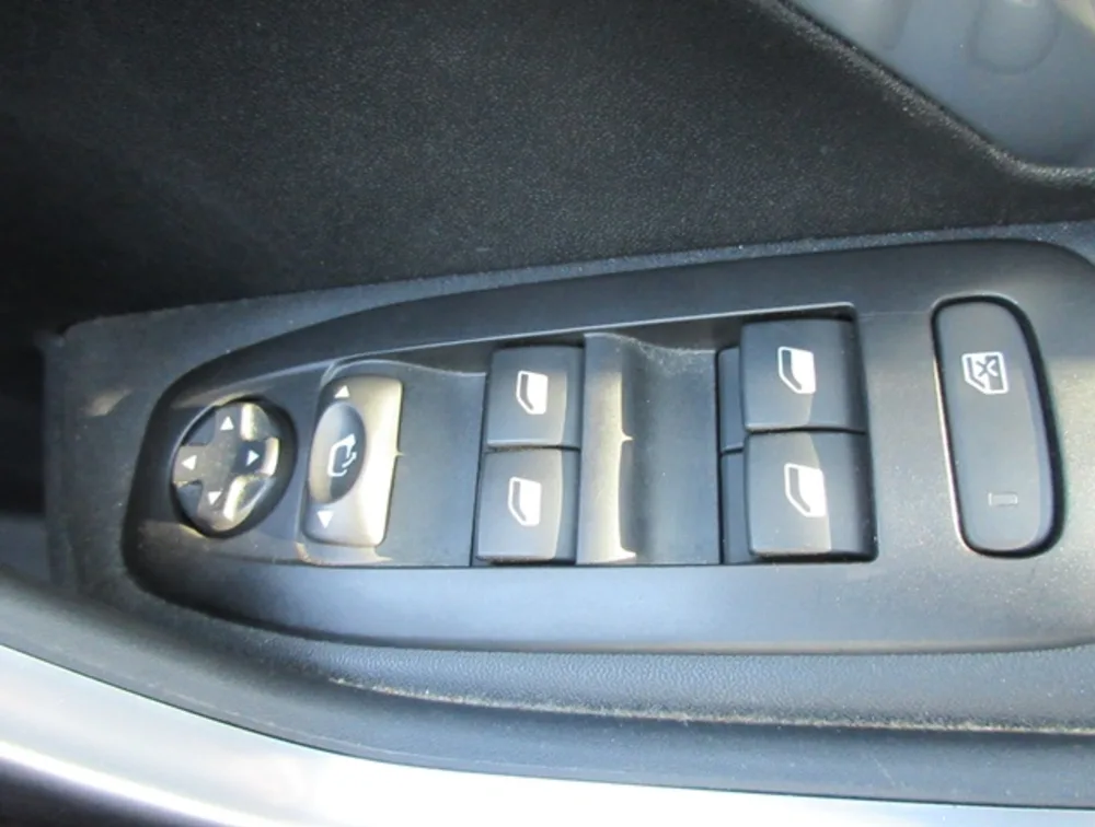 PEUGEOT 2008 CROSSCITY - PRG Motors Ltd