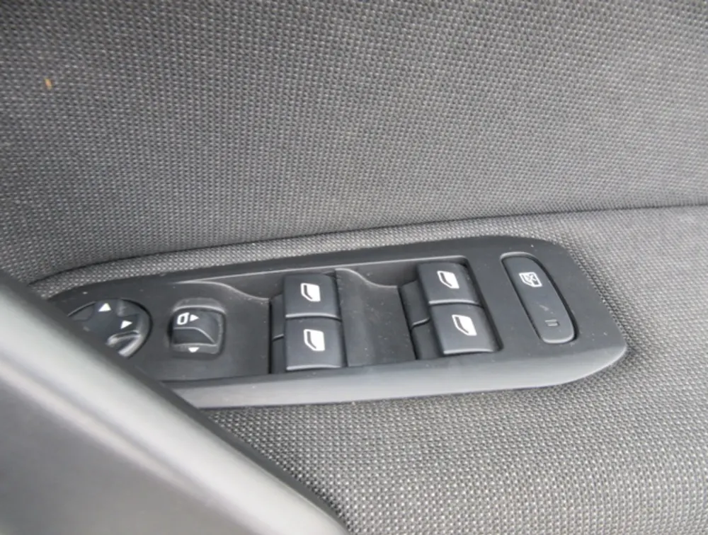 PEUGEOT 308 S/WAGON MOONROOF - PRG Motors Ltd