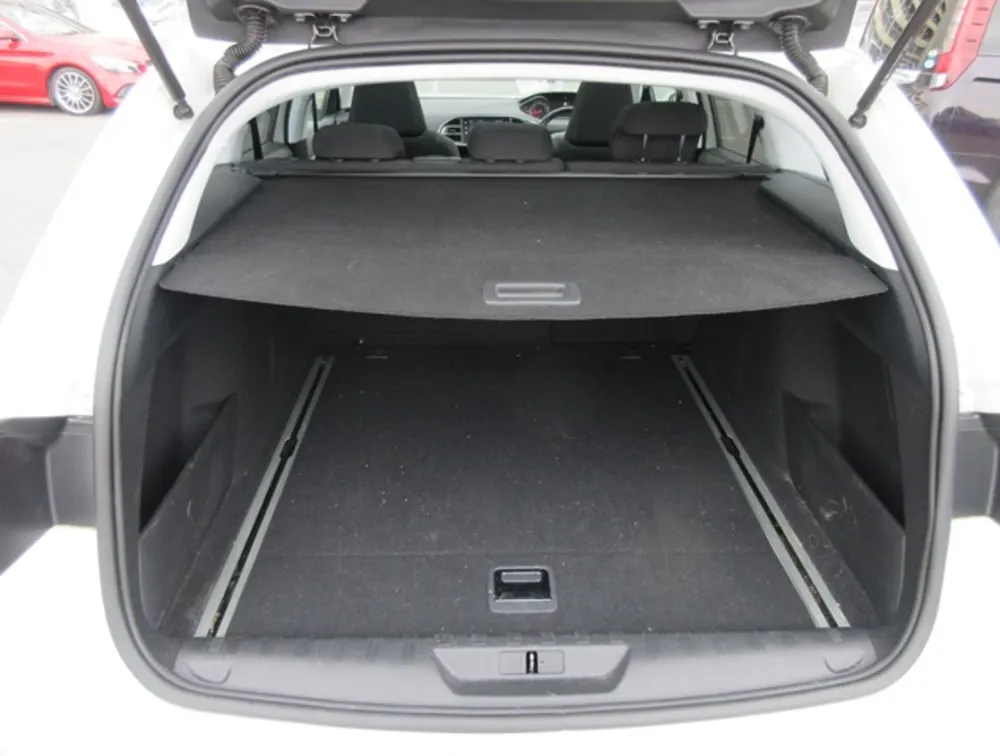 PEUGEOT 308 S/WAGON MOONROOF - PRG Motors Ltd